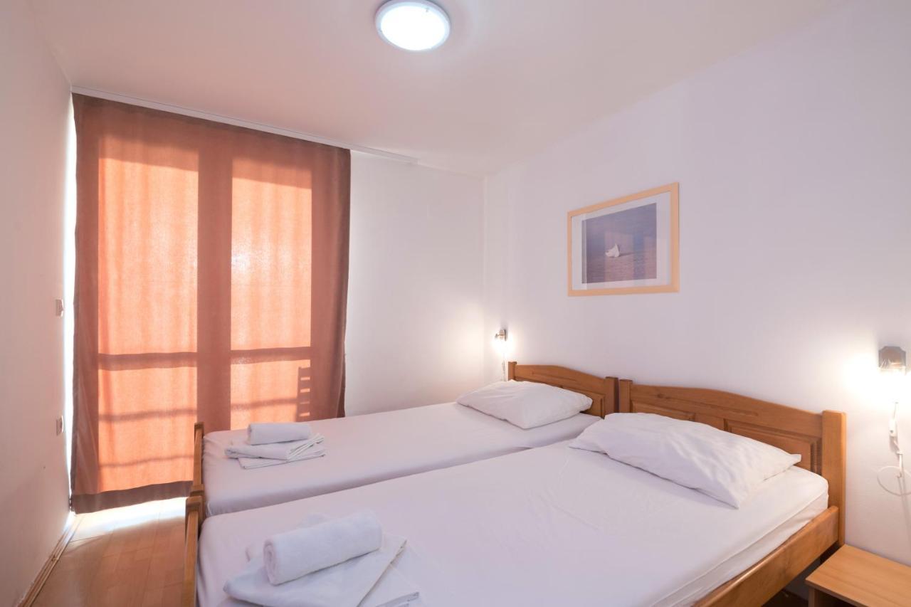Hotel Rooms Roccia Novigrad  Exterior photo
