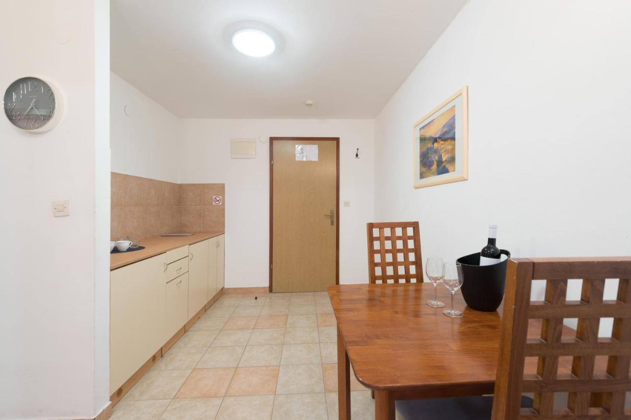 Hotel Rooms Roccia Novigrad  Exterior photo